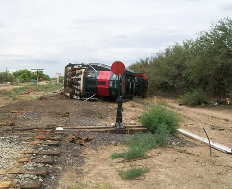 Descarrila locomotora en Esqueda