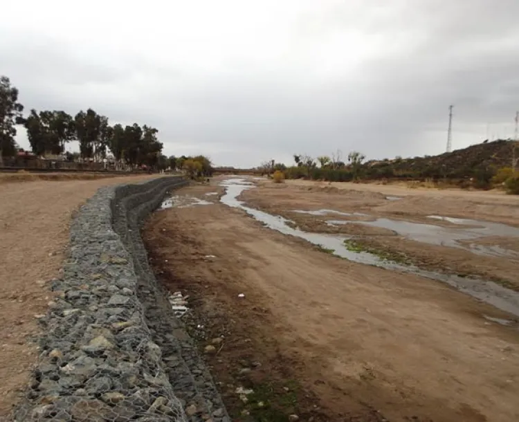 Desazolva municipio arroyos en Magdalena