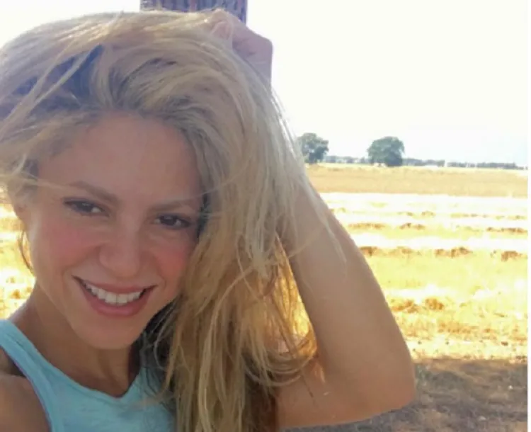 Piqué se burla de los intentos de Shakira por tomarse un selfie