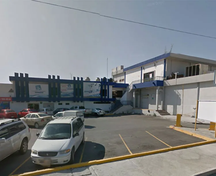 A días de graduarse, alumnos descubren que su prepa es ‘patito’