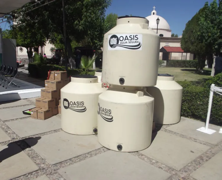 Ayuda Oomapas  a familias sin agua en Magdalena