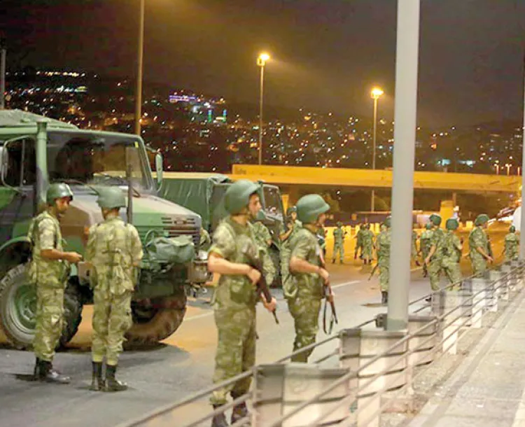 Presume ejército turco que tomó el poder del país