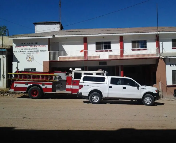 Controlan conato de incendio en automóvil