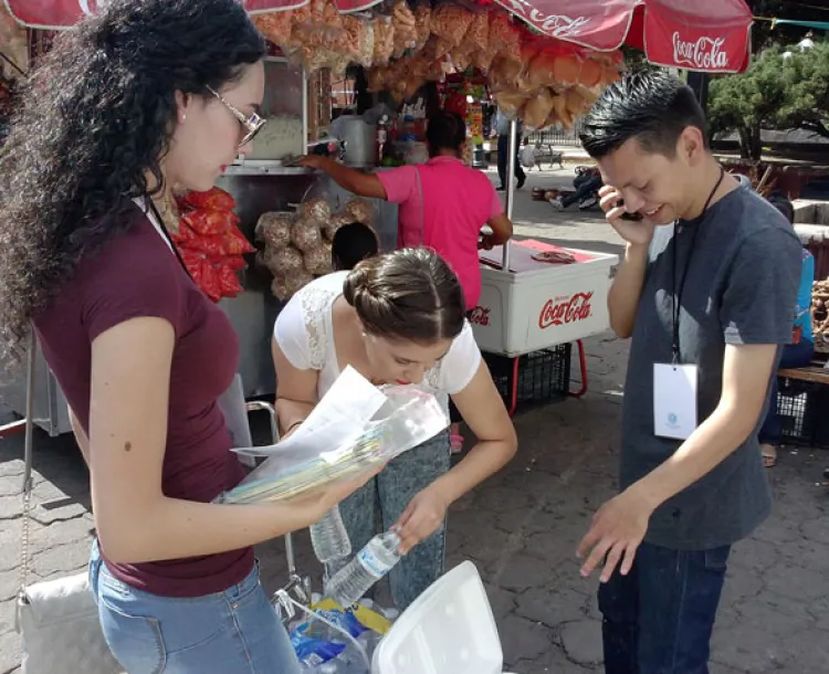 Realizan campaña  de hidratación en el centro de la ciudad