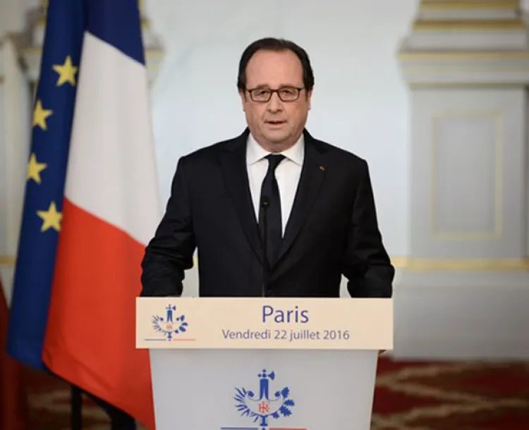 Hollande le da duro a Trump, ‘Francia siempre será Francia’