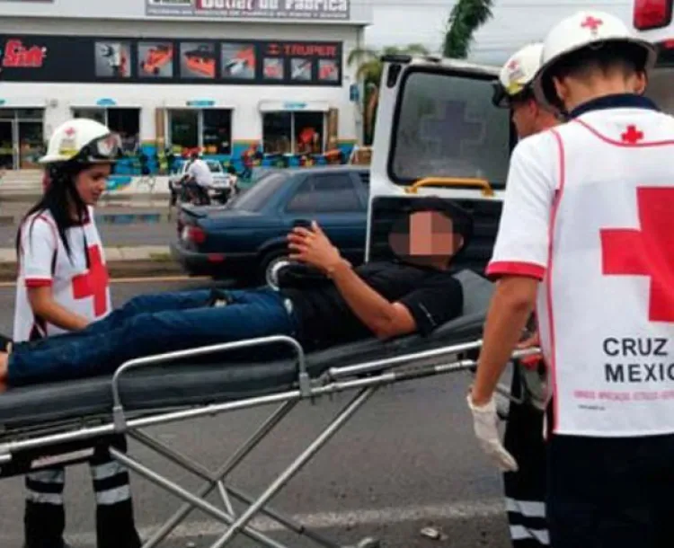 Sufre motociclista  lesiones al chocar  contra otra moto