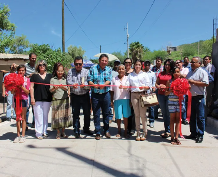 Entrega Alcalde calle en la colonia San Isidro