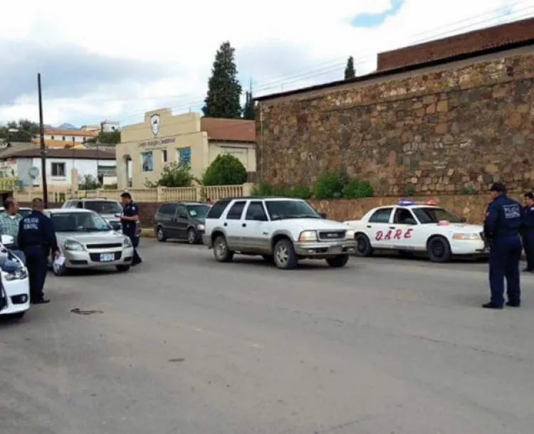 Atropella policía a perro con la patrulla, lo arrestan 24 horas