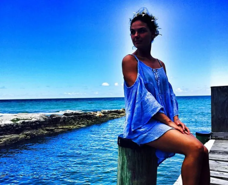 La actriz brasileña Isis Valverde presume bikini en Bali