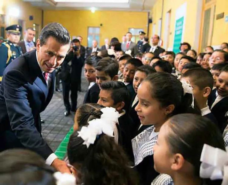 Inaugura EPN clico en escuela donde estudió