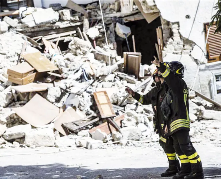 Van 250 muertos por fuerte sismo en Italia