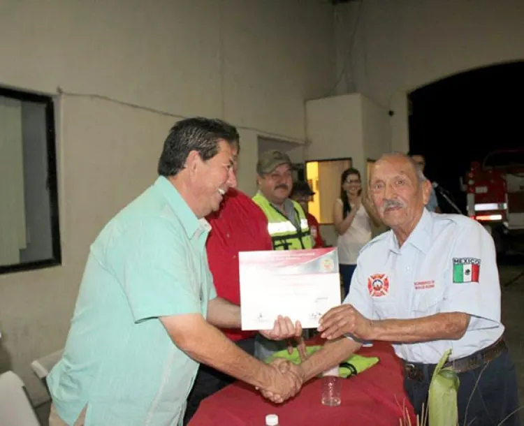 Reconoce Ayuntamiento labor de Bomberos