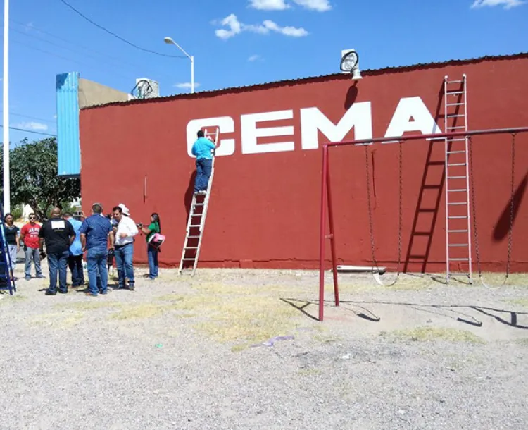 Pintan edificio del Centro de Estimulación Motora en Agua Prieta