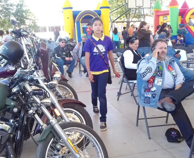 Alegran el día a los niños de Magdalena  grupo de motociclistas