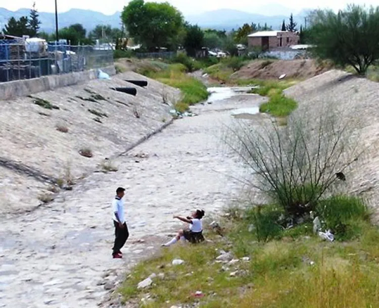 Jóvenes del Conalep se agarran a golpes