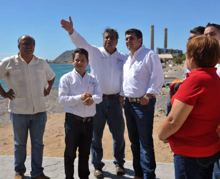 Entrega Miguel Pompa  obras financiadas por  fideicomiso de gasoducto