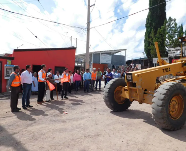 Inicia Ayuntamiento obras de pavimentación en la esperanza