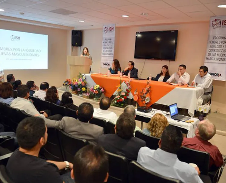 Instituto Sonorense de la Mujer imparte taller de equidad de género en Agua Prieta