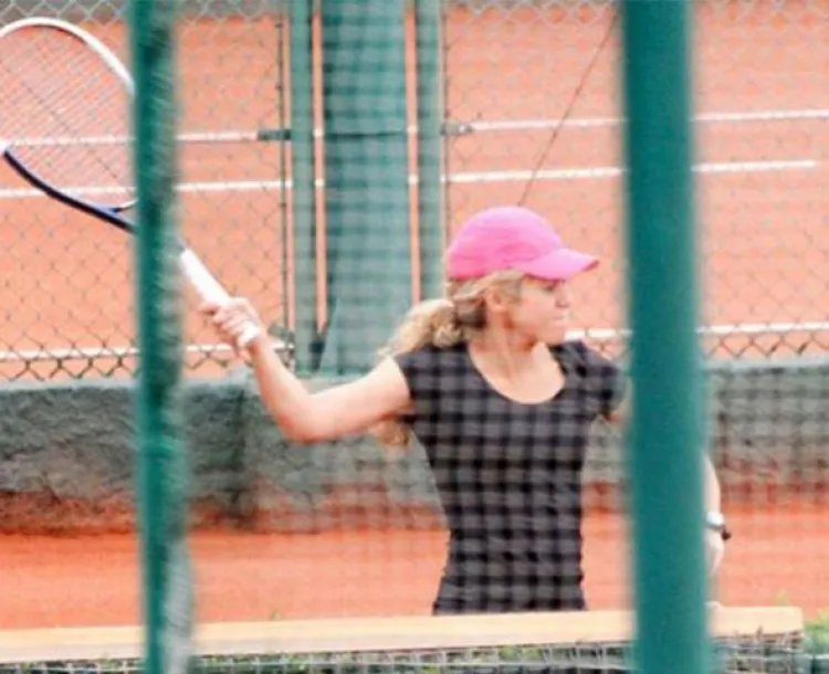 Shakira demuestra sus dotes en el tenis