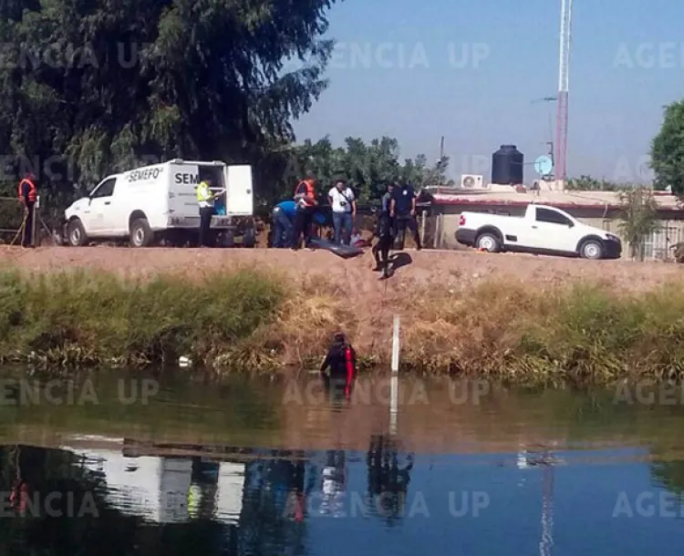 Mueren dos niños al caer  carro a canal de riego