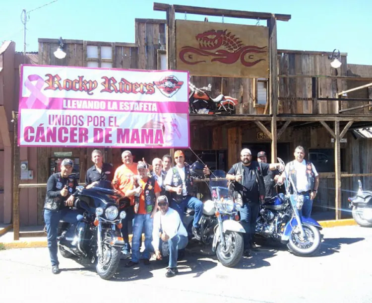 Motociclistas realizan rodada contra cáncer de mama en Agua Prieta