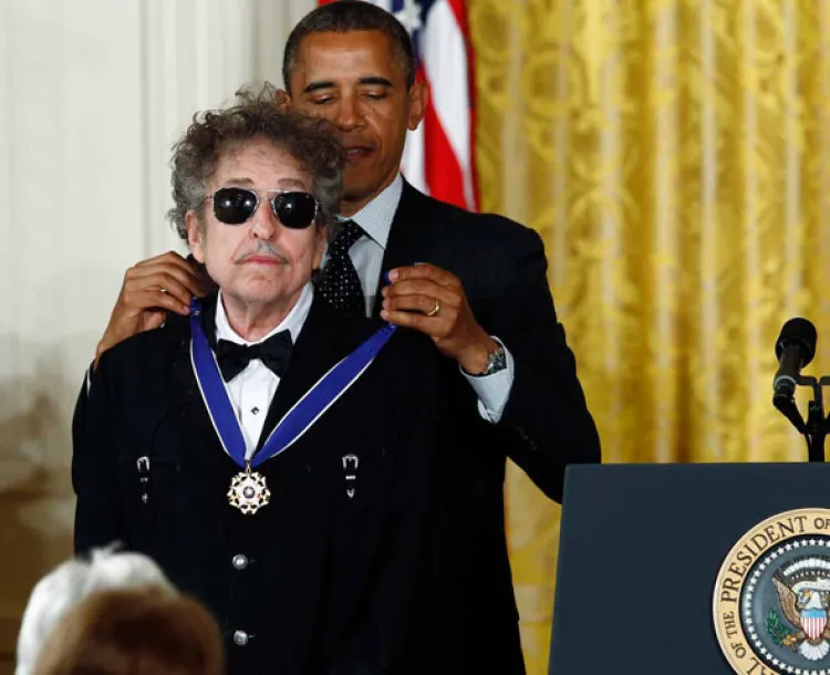 Bob Dylan recibe el Premio Nobel de Literatura