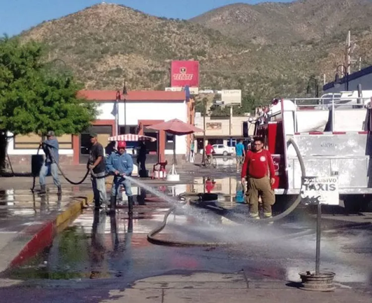 Limpian Plaza Monumental en Magdalena