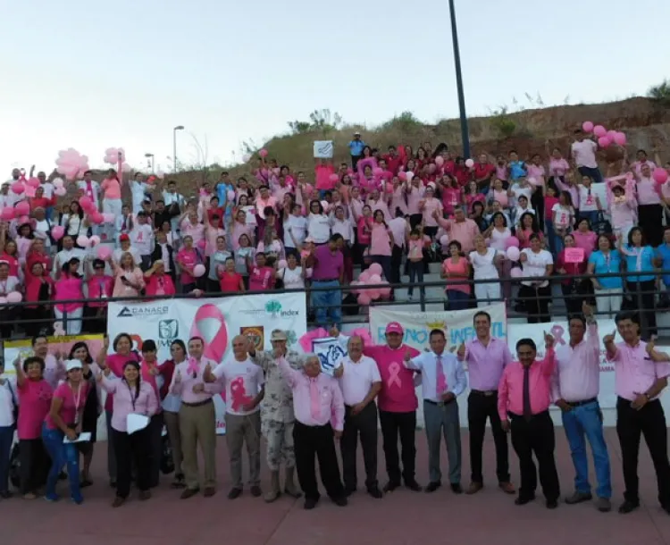 Asisten a marcha rosa cerca de dos mil mujeres en Nogales