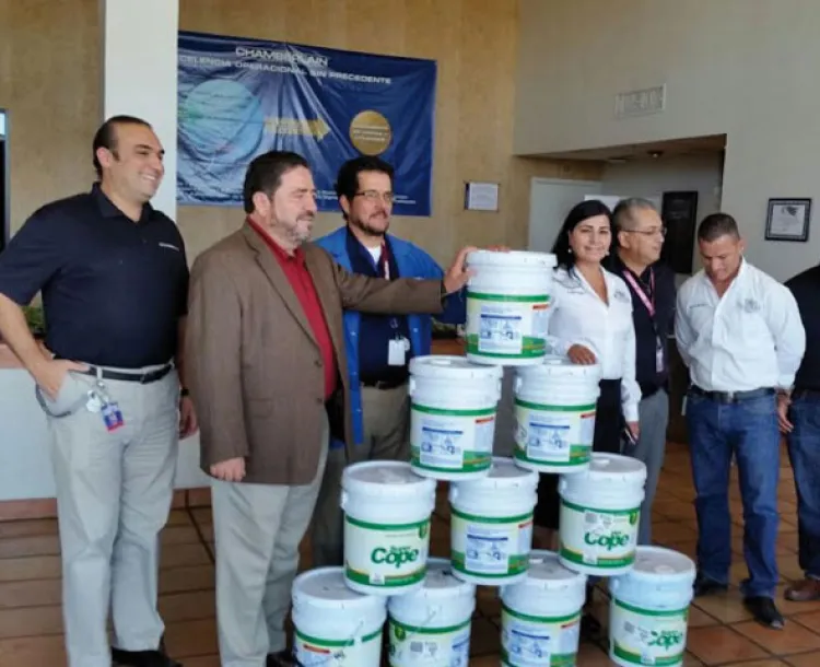 Dona empresa materiales para panteones