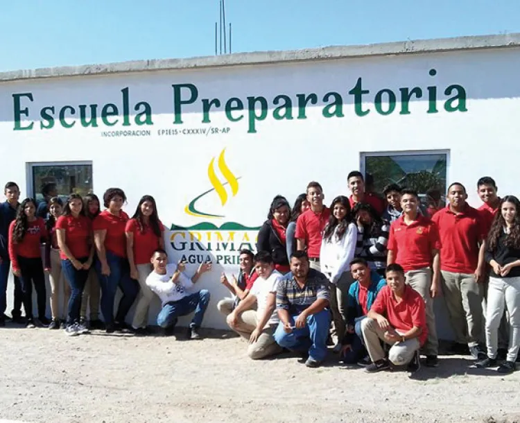 Desfilarán alumnos  de prepa y primaria