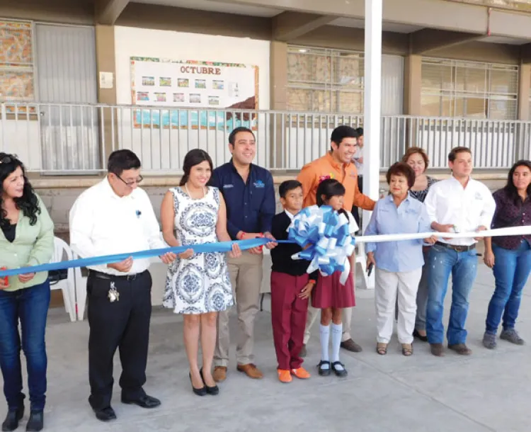 Entrega Municipio par de tejabanes en primarias