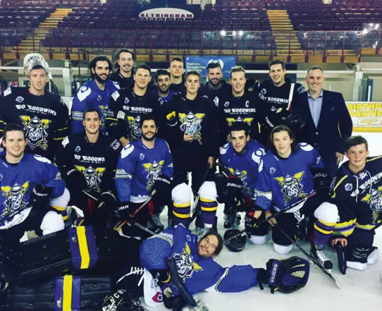 Justin Bieber entrena hockey sobre hielo