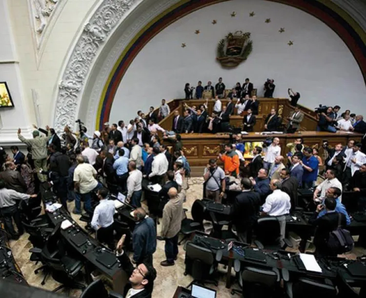 Reanudan debate de juicio político a Nicolás Maduro
