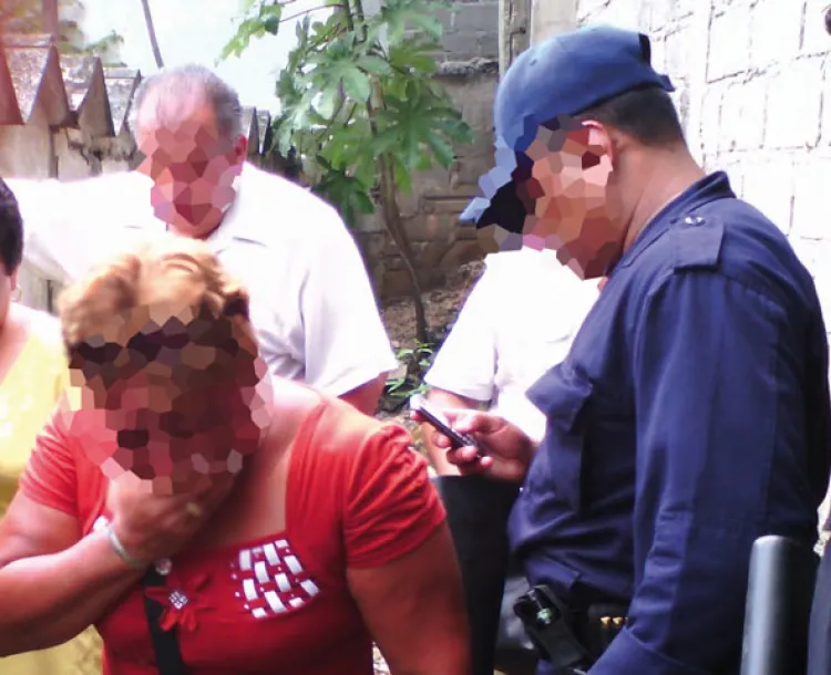 Descubre niño a un hombre colgado