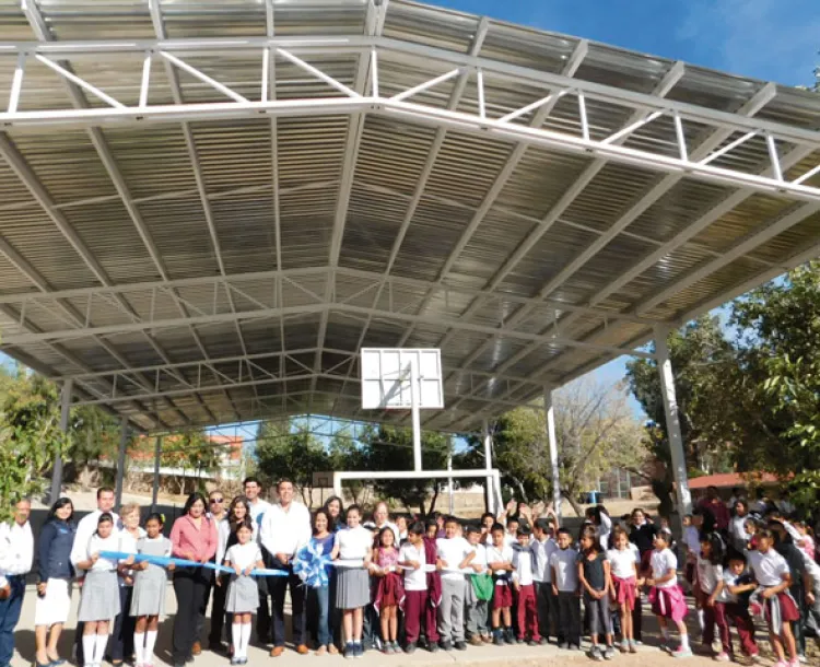 Entregan obras en dos escuelas