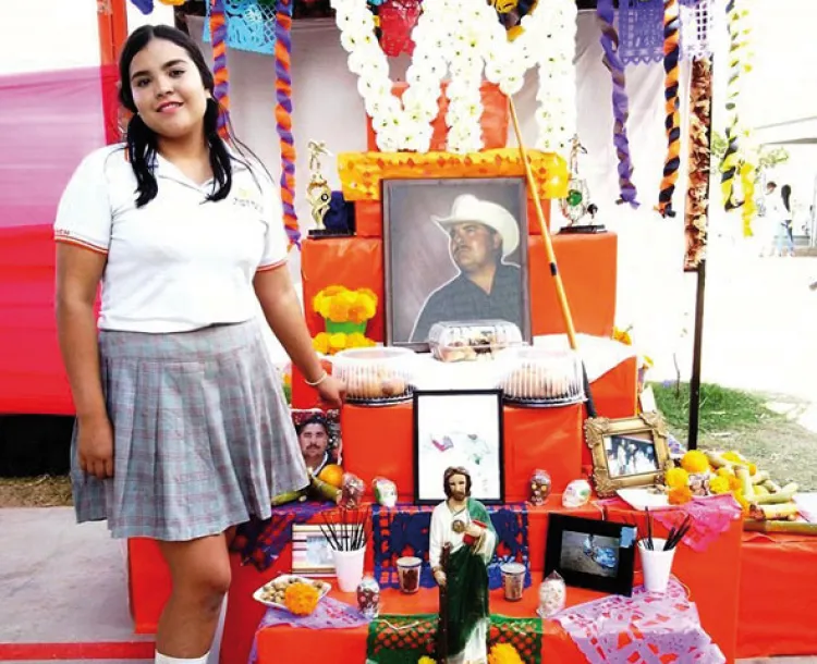 Dedica en concurso  altar a su padre  alumna del Cobach