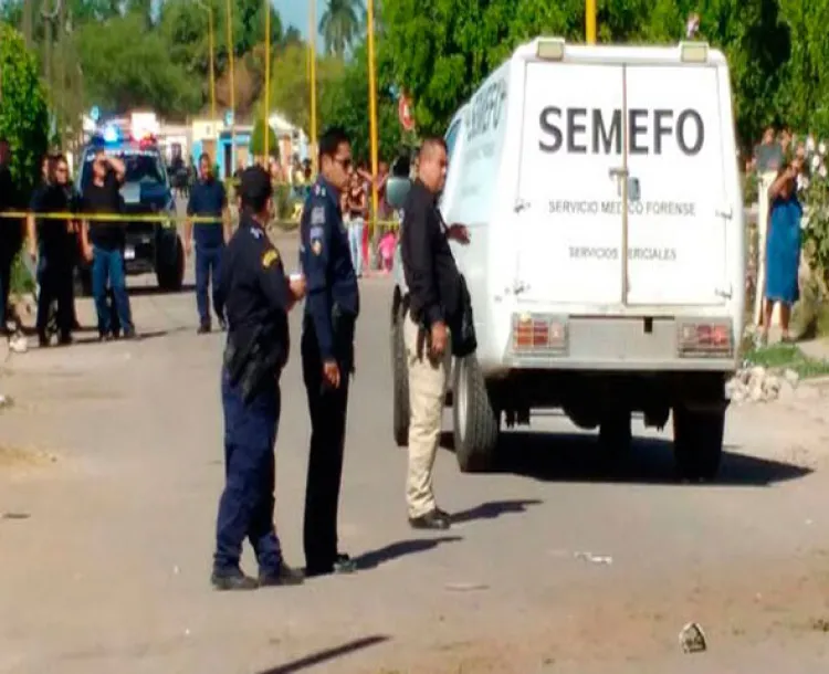 Hallan muerto de un balazo, familiares impiden levantamiento del cuerpo