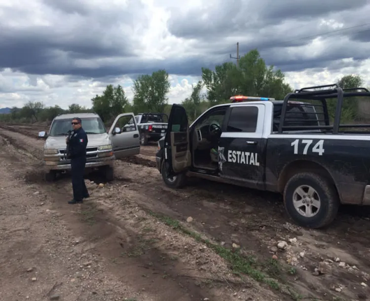 Abandonan pick up cargado con marihuana