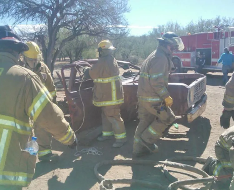 Comparten bomberos de Nogales conocimientos en extracción de vehículos siniestrados