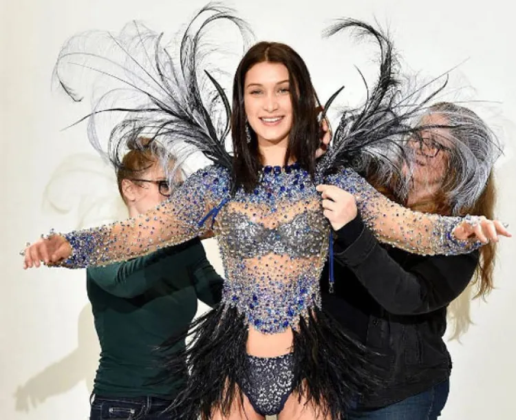 Bella Hadid se prueba sus alas