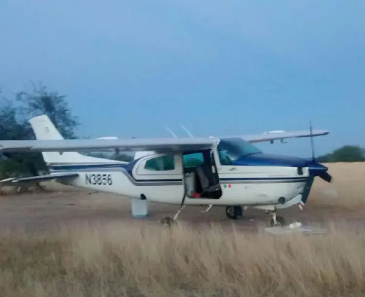 Incautan avioneta con 218 kilos de cocaína y arsenal