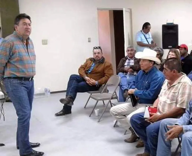 Dialoga delegado federal de Sagarpa con ganaderos en Agua Prieta