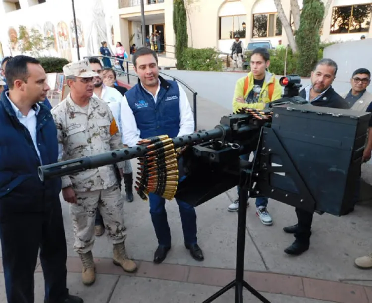 Montan exposición del Ejército Mexicano