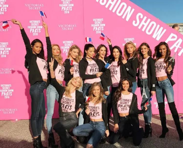 Ángeles de Victoria’s Secret  vuelan a París