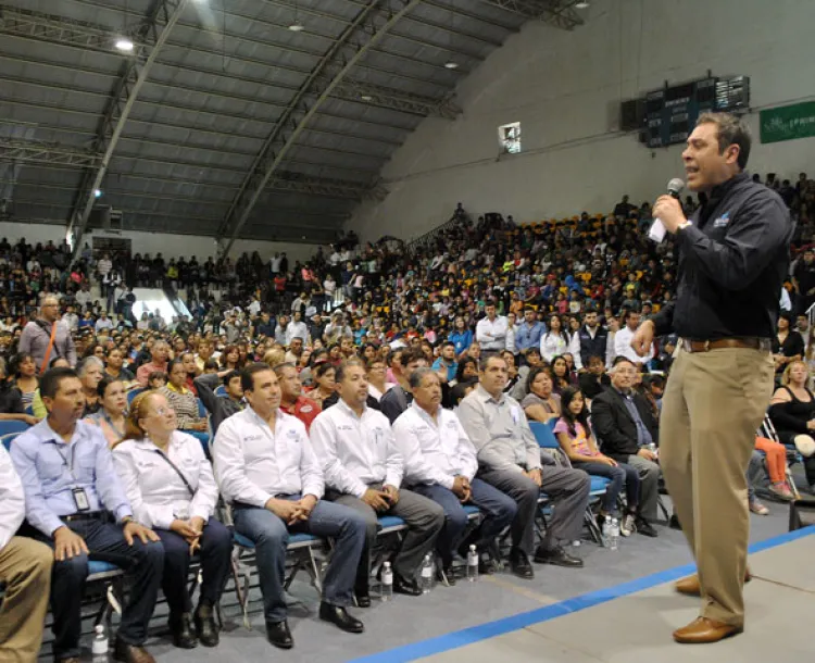 Prepara Ayuntamiento de Nogales entrega de  becas el fin de semana