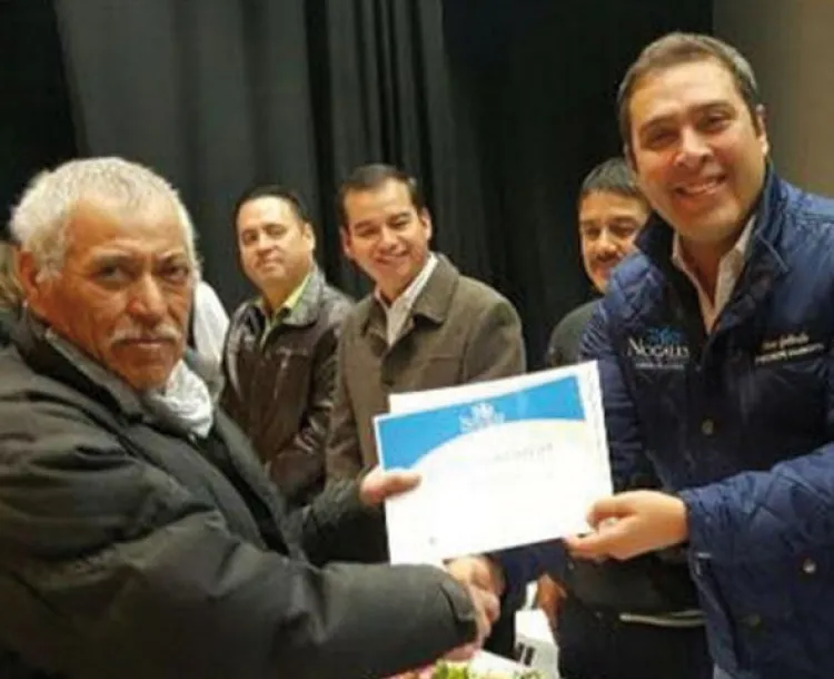 Premian a empleados municipales por su antigüedad laboral