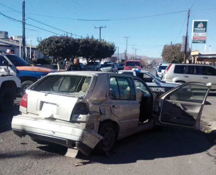 Colisión múltiple deja dos heridos