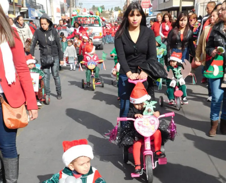 Participan más de  600 niños en Desfile  Navideño de Inclusión