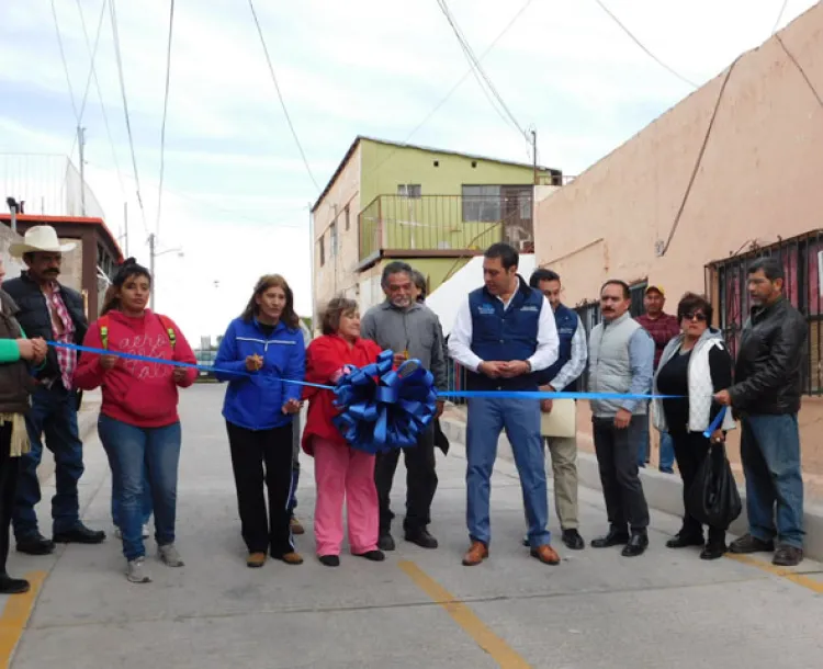 Entrega Alcalde tres obras de pavimentación en varias colonias