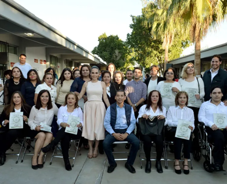 Gradúan estudiantes de Icatson Centros Hábitat